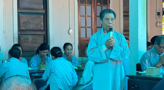 Phật tử tác bạch thỉnh pháp