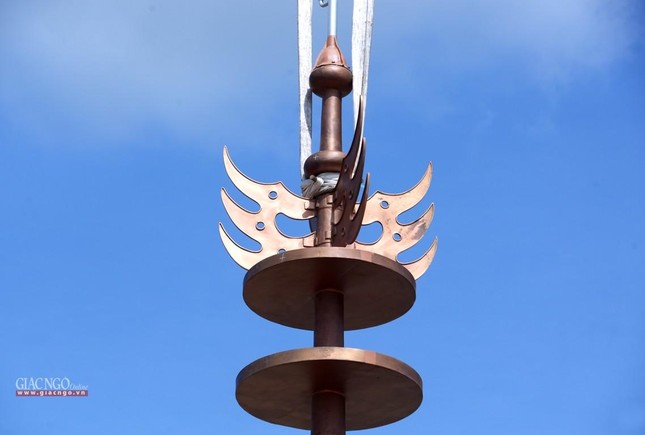 Chi tiết đỉnh cửu luân