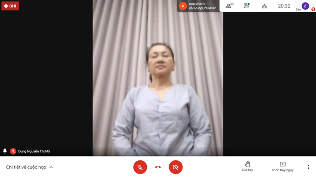 Học viên thực hành theo hướng dẫn qua ứng dụng trực tuyến