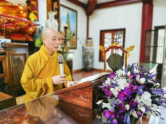 Hòa thượng Thích Bảo Nghiêm giảng dạy cho chư Tăng