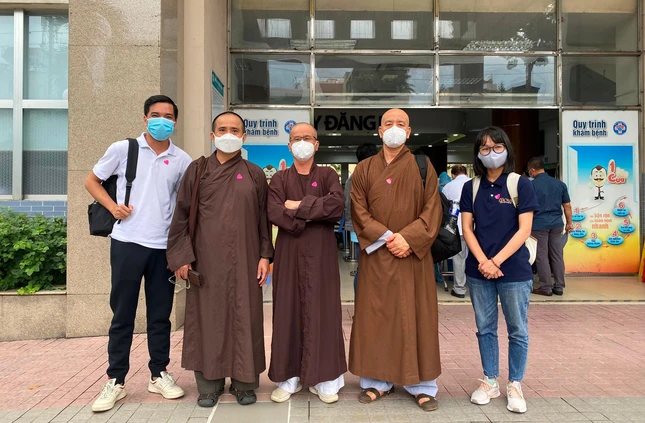 Nhóm 5 người đầu tiên thuộc Báo Giác Ngộ được tiêm vắc-xin ngừa Covid-19 Nhóm 5 người đầu tiên thuộc Báo Giác Ngộ được tiêm vắc-xin ngừa Covid-19