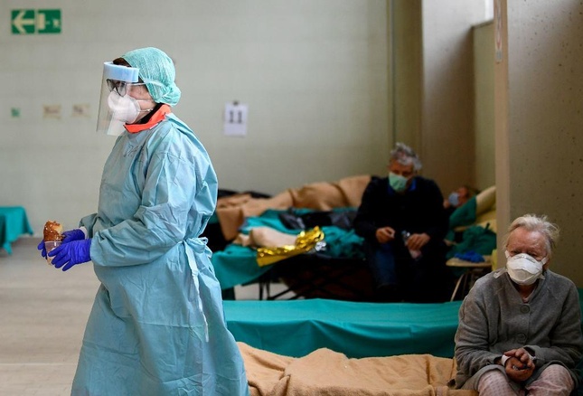 Sự hoảng loạn bất ngờ này mang nhiều nét kỳ lạ, nằm xa một vấn nạn thuần túy y tế, rối loạn chưa từng có