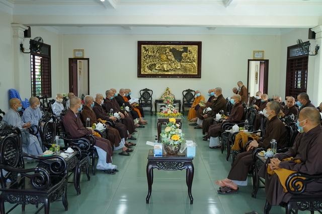 Quang cảnh buổi họp tại văn phòng Ban Trị sự GHPGVN tỉnh đặt tại chùa Từ Đàm - Ảnh: Anh Quốc