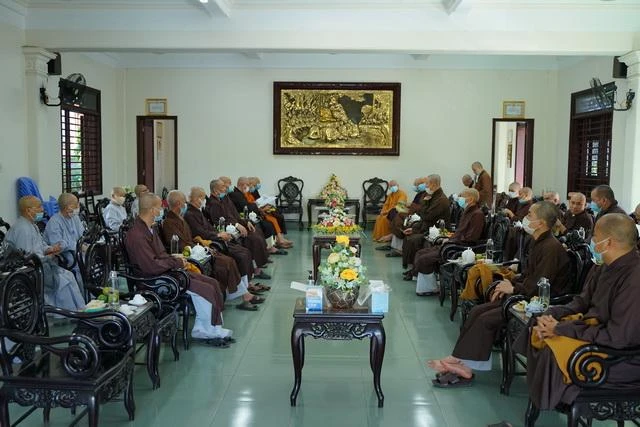 Quang cảnh buổi họp tại văn phòng Ban Trị sự GHPGVN tỉnh đặt tại chùa Từ Đàm - Ảnh: Anh Quốc