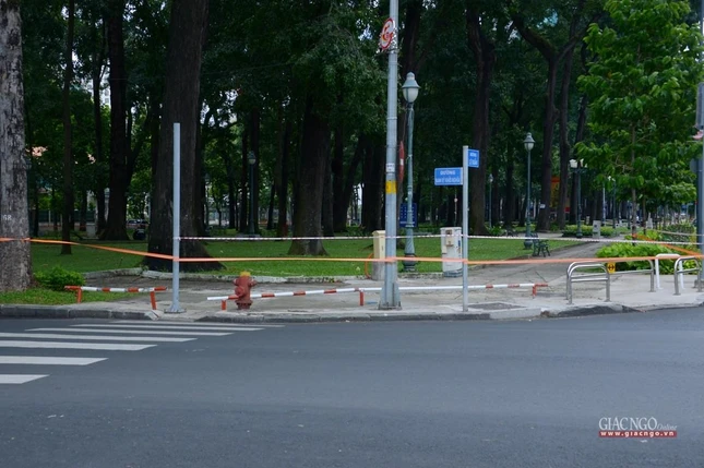 Các nơi công cộng cũng được giăng dây giới hạn sinh hoạt Các nơi công cộng cũng được giăng dây giới hạn sinh hoạt