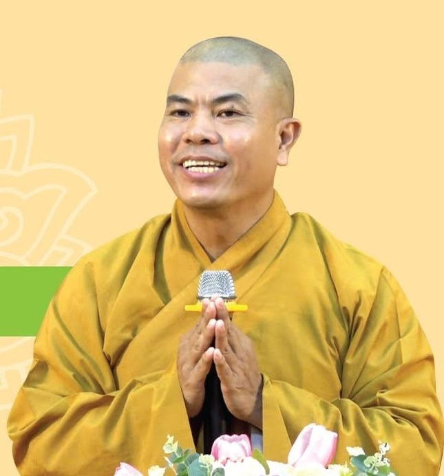 Đại đức Thích Trí Minh, tốt nghiệp Bác sĩ đa khoa, giảng viên Học viện Phật giáo VN tại TP.HCM