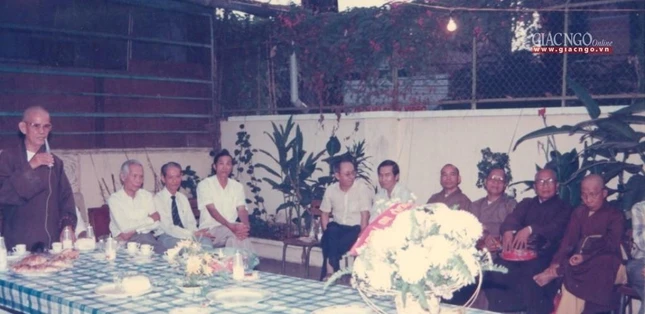 Đại lão Hòa thượng chia sẻ với chư tôn đức, trí thức và văn nghệ sĩ tại tòa soạn Báo Giác Ngộ - Ảnh tư liệu BGN