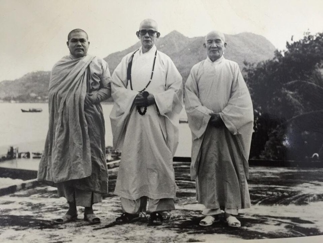 Từ trái sang: Hòa thượng Thích Giác Toàn (Trần Quê Hương), Đại lão Hòa thượng Thích Thiện Hào và Đại lão Hòa thượng Thích Huệ Hưng
