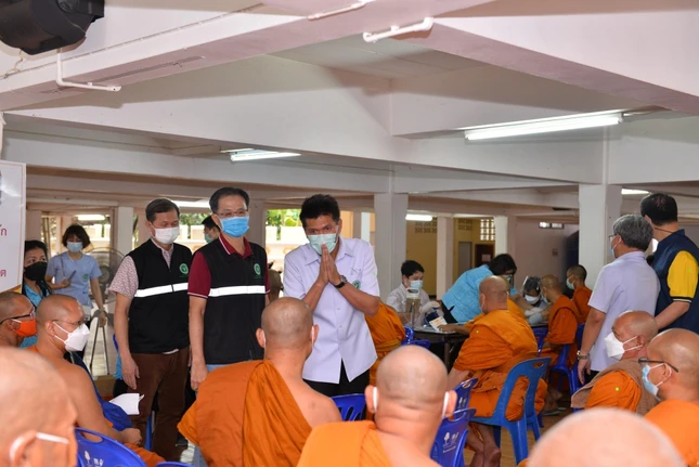 Bệnh viện đã hỗ trợ rất đắc lực nhưng vẫn còn những hạn chế nhất định liên quan đến giới luật, sự tu tập và vấn đề phát triển tâm linh của chư Tăng Bệnh viện đã hỗ trợ rất đắc lực nhưng vẫn còn những hạn chế nhất định liên quan đến giới luật, sự tu tập và vấn đề phát triển tâm linh của chư Tăng