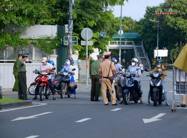 Chốt kiểm soát ở gần công viên Hoàng Văn Thụ (Q.Tân Bình)