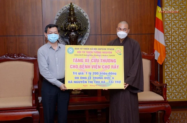 Trao bảng tượng trưng đến Bệnh viện Chợ Rẫy Trao bảng tượng trưng đến Bệnh viện Chợ Rẫy