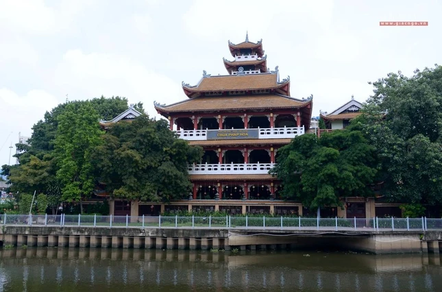 Chùa Pháp Hoa góc cầu Lê Văn Sỹ - quận 3