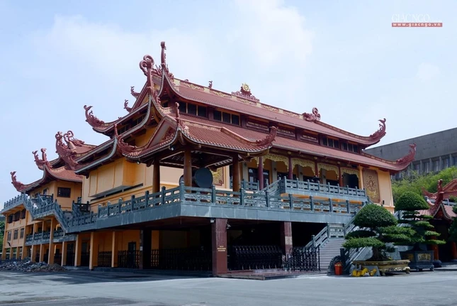 Chánh điện Việt Nam Quốc Tự