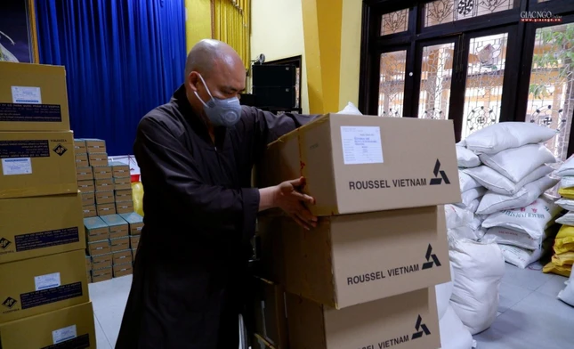 Chương trình 20.000 túi thuốc điều trị F0 tại nhà của Ban Từ thiện - Xã hội Phật giáo TP.HCM đã chuyển 10.000 phần thuốc đầu tiên hỗ trợ người lao động tại tỉnh Đồng Nai - Ảnh: Giao Hảo Chương trình 20.000 túi thuốc điều trị F0 tại nhà của Ban Từ thiện - Xã hội Phật giáo TP.HCM đã chuyển 10.000 phần thuốc đầu tiên hỗ trợ người lao động tại tỉnh Đồng Nai - Ảnh: Giao Hảo