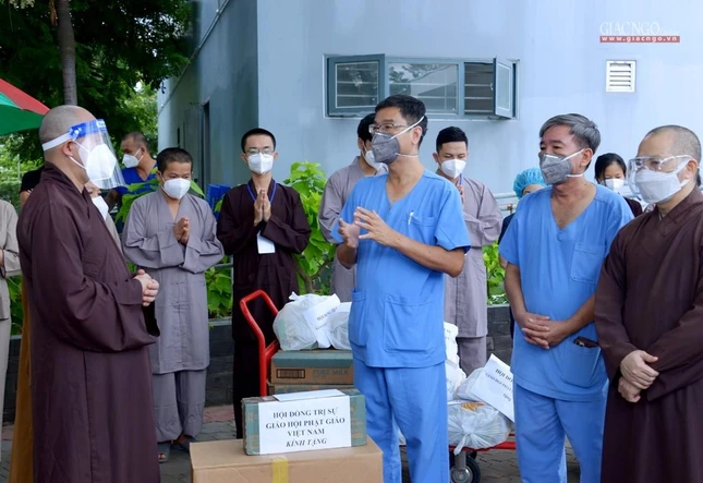 Bệnh viện Dã chiến số 10 là bệnh viện tầng 2 trong tháp điều trị 3 tầng Bệnh viện Dã chiến số 10 là bệnh viện tầng 2 trong tháp điều trị 3 tầng