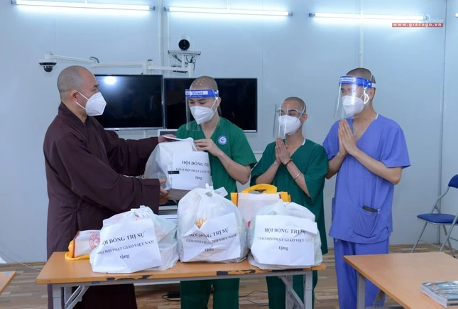 Tại đây hiện có 10 vị Tăng trẻ từ Nam Định vào làm công tác tình nguyện Tại đây hiện có 10 vị Tăng trẻ từ Nam Định vào làm công tác tình nguyện