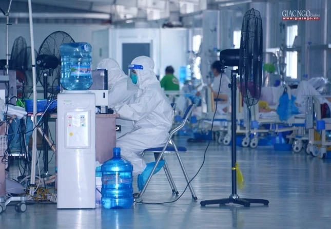 Bên trong một khu điều trị bệnh nhân Bên trong một khu điều trị bệnh nhân