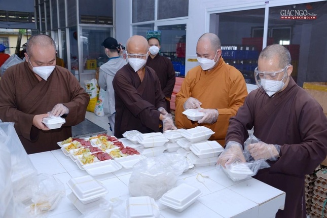 Các suất ăn được thay đổi theo ngày và tuân thủ chế độ dinh dưỡng