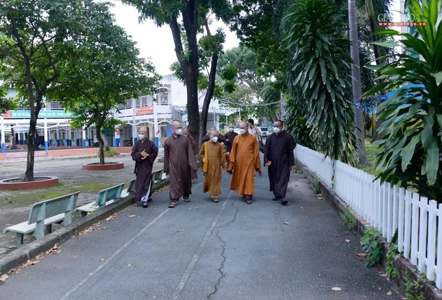 Bếp thiện nguyện chùa Nam Thiên Nhất Trụ tổ chức thực hiện tại các cơ sở ngoài khuôn viên chùa Bếp thiện nguyện chùa Nam Thiên Nhất Trụ tổ chức thực hiện tại các cơ sở ngoài khuôn viên chùa