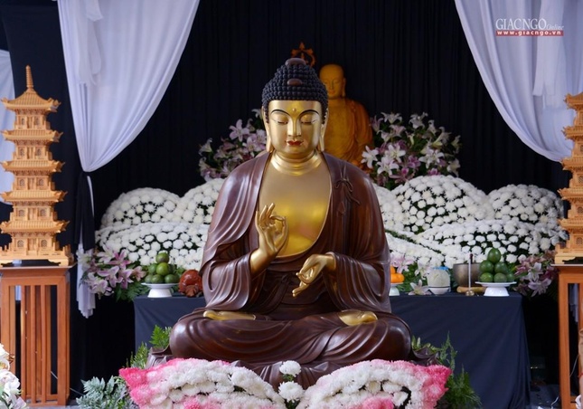 Tôn tượng Đức Phật tại nơi điểm bếp ở huyện Nhà Bè