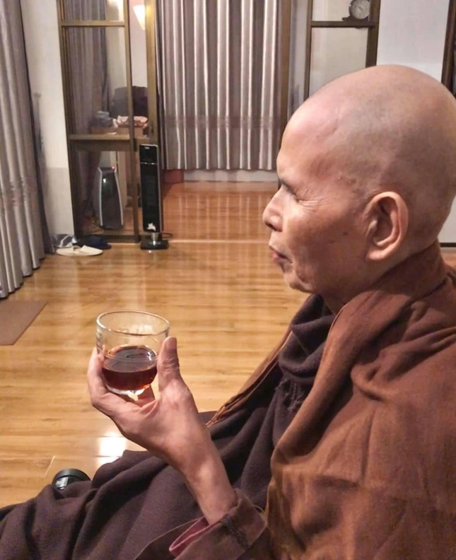 Thiền sư Thích Nhất Hạnh hiện đang ở tại chùa Từ Hiếu, cố đô Huế, năm nay 95 tuổi Thiền sư Thích Nhất Hạnh hiện đang ở tại chùa Từ Hiếu, cố đô Huế, năm nay 95 tuổi