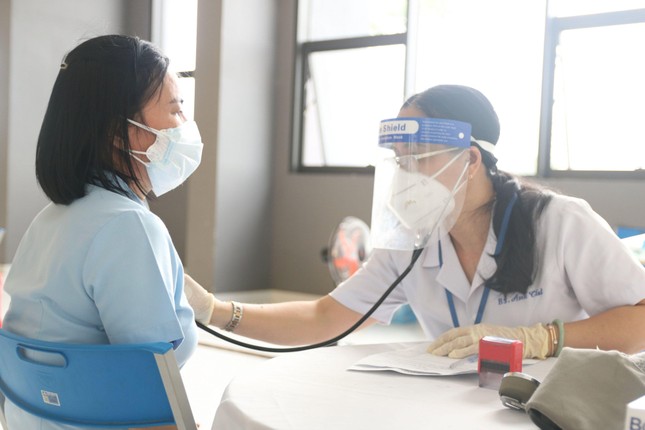 Các triệu chứng đau phổ biến nhất là đau cơ, đau khớp, đau đầu