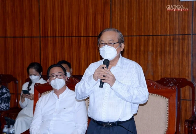 PGS.TS Nguyễn Thanh Hùng, Giám đốc Bệnh viện Nhi đồng 1 thay mặt các bệnh viện nhận xe phát biểu cảm ơn