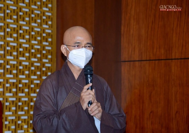 Thượng tọa Thích Thiện Quý thay mặt Giáo hội TP phát biểu