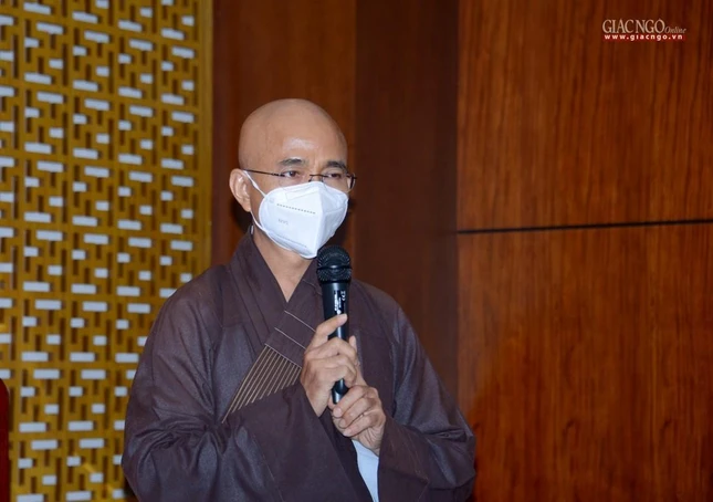 Thượng tọa Thích Thiện Quý thay mặt Giáo hội TP phát biểu