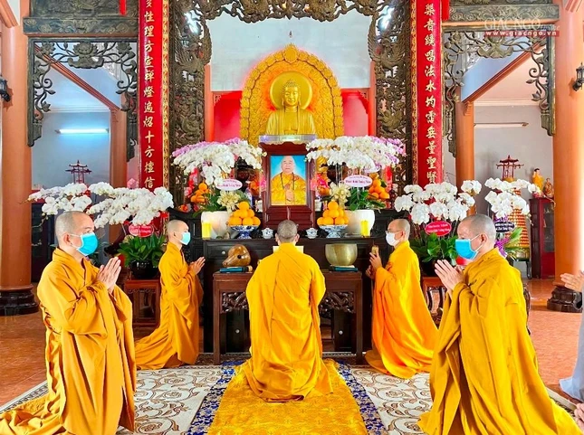 Lễ tưởng niệm tại chánh điện chùa Bát Nhã Lễ tưởng niệm tại chánh điện chùa Bát Nhã