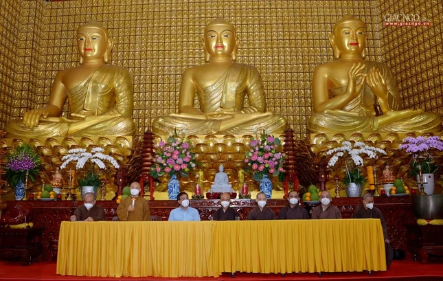 Đoàn thăm chùa Giác Ngộ (Q.10)