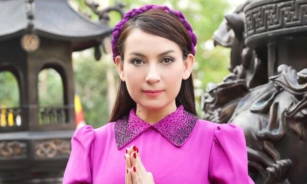 Sau hơn 1 tháng điều trị Covid-19, ca sĩ Phi Nhung đã không qua khỏi, trút hơi thở cuối cùng sau nhiều ngày được các y, bác sĩ Bệnh viện Chợ Rẫy nỗ lực cứu chữa, điều trị