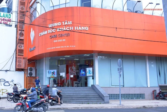 Các ngành nghề dịch vụ thương mại như: khám chữa bệnh, phục hồi chức năng; Cung cấp lương thực, thực phẩm; Trung tâm thương mại, siêu thị, siêu thị mini; Cửa hàng tiện lợi, cửa hàng tạp hóa; Chợ đầu mối, chợ truyền thống; Chi nhánh ngân hàng, kho bạc; Xăng, dầu, gas, hóa chất; Vật liệu; Dịch vụ mua bán, sửa chữa, bảo trì các loại xe, máy móc, thiết bị dân dụng, công nghiệp; Dịch vụ quản lý, vận hàng, bảo trì, sửa chữa, ứng dụng hệ thống hạ tầng, trang thiết bị của các cơ quan, tòa nhà, chung cư