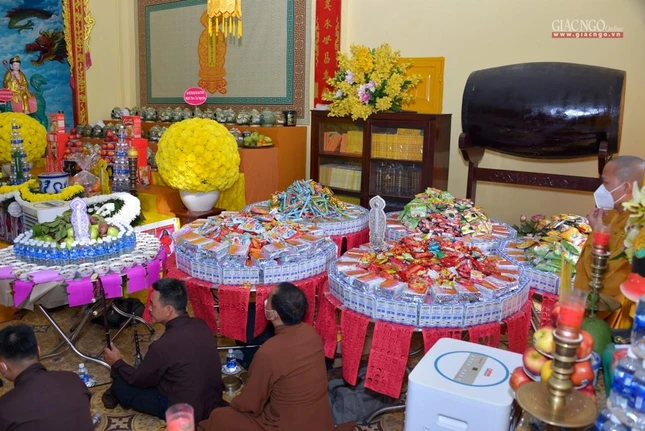 Hình ảnh về buổi lễ cầu siêu và phẩm tiến thí trong lễ chẩn tế phổ độ chư vong linh