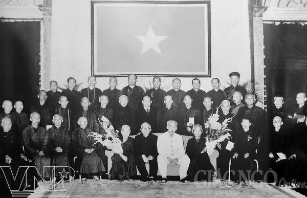 Chủ tịch Hồ Chí Minh tiếp các đại biểu Hội Phật giáo VN, ngày 3-1-1957 - Ảnh: TTXVN Chủ tịch Hồ Chí Minh tiếp các đại biểu Hội Phật giáo VN, ngày 3-1-1957 - Ảnh: TTXVN