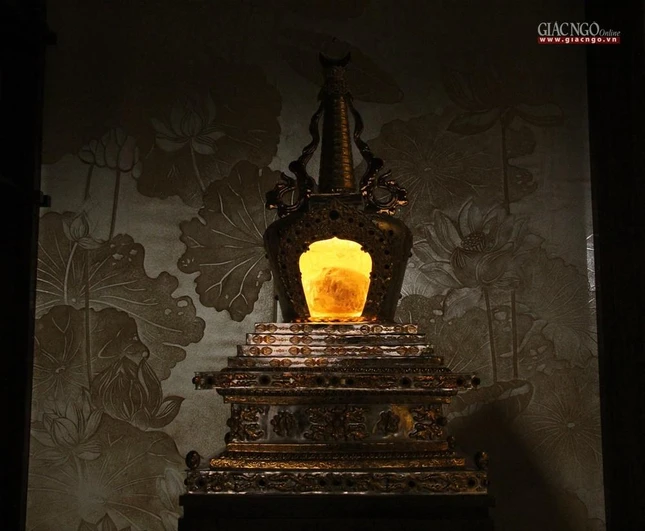 Xá-lợi thượng thủ sau khi trà-tỳ