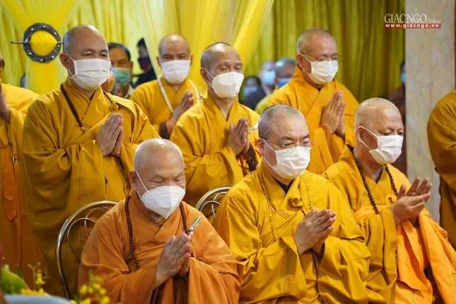 Hòa thượng Chủ tịch Hội đồng Trị sự và chư vị giáo phẩm