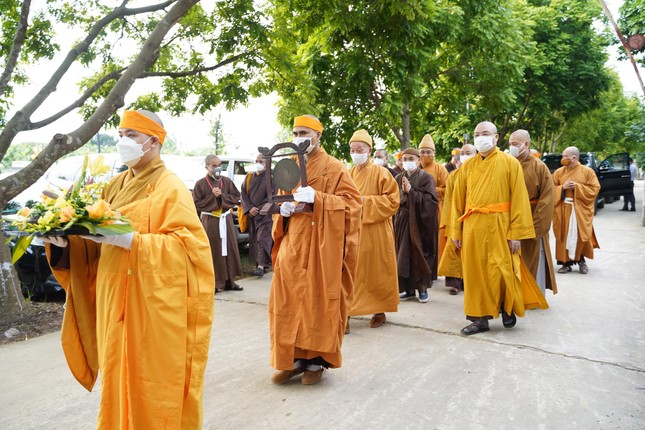 Cung đón Trưởng lão Hoà thượng quang lâm