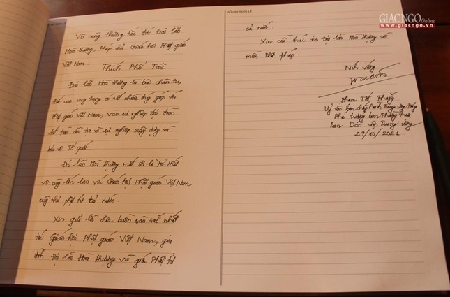 Thủ bút trong ông Phạm Tất Thắng trong sổ tang