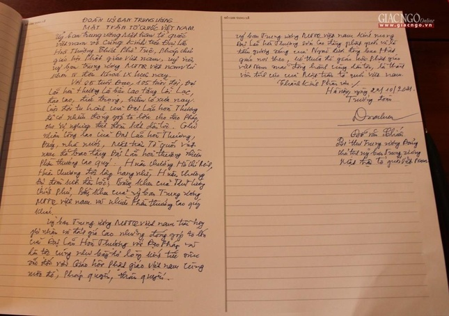 Ảnh chụp nội dung ghi sổ tang của ông Đỗ Văn Chiến, Chủ tịch Ủy ban Trung ương MTTQVN