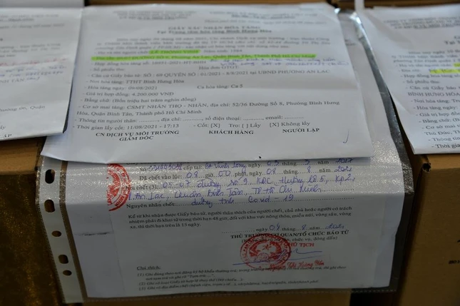 Thông tin các nạn nhân được đính trên các hũ cốt sau khi hỏa thiêu