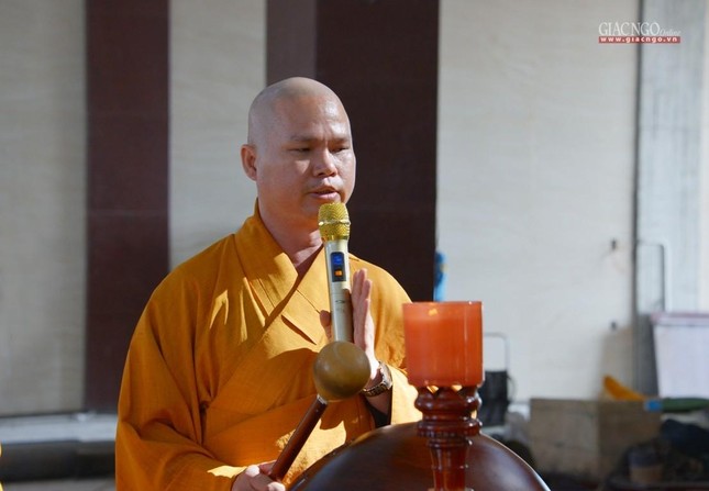 Đại chúng đồng thanh niệm danh hiệu Đức Bổn Sư và trì tụng sám nguyện Đại chúng đồng thanh niệm danh hiệu Đức Bổn Sư và trì tụng sám nguyện