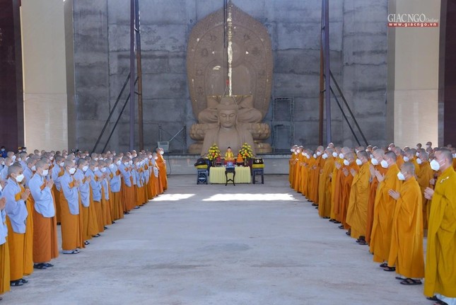 Buổi lễ có sự tham dự của Tăng Ni nội trú tu học tại Học viện Buổi lễ có sự tham dự của Tăng Ni nội trú tu học tại Học viện