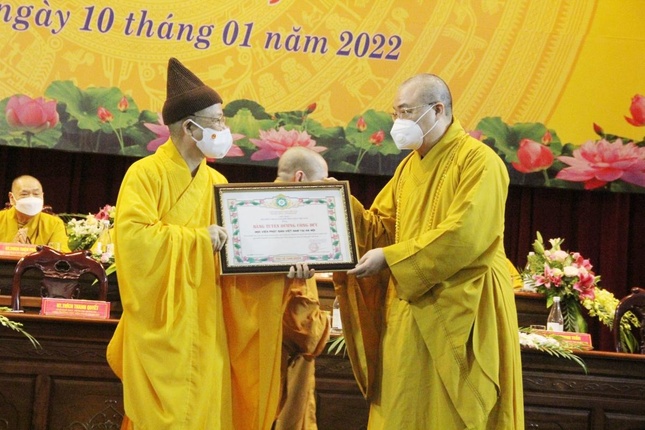 Tặng Bằng tuyên dương công đức Tặng Bằng tuyên dương công đức