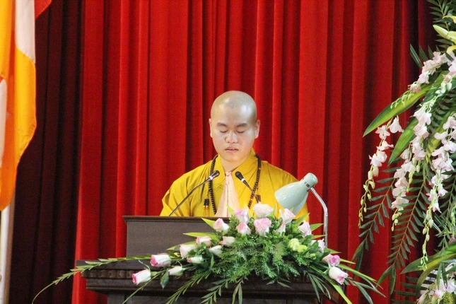 Đại diện cựu Tăng Ni sinh, Tăng Ni sinh hiện đang học tại Học viện phát biểu cảm tưởng