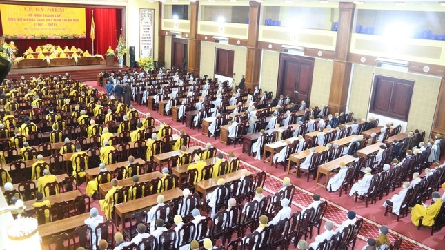 Trong đó có 6 lớp hệ Cử nhân Phật học, 3 lớp hệ Cử nhân liên thông, 3 lớp hệ Cao đẳng Phật học Trong đó có 6 lớp hệ Cử nhân Phật học, 3 lớp hệ Cử nhân liên thông, 3 lớp hệ Cao đẳng Phật học