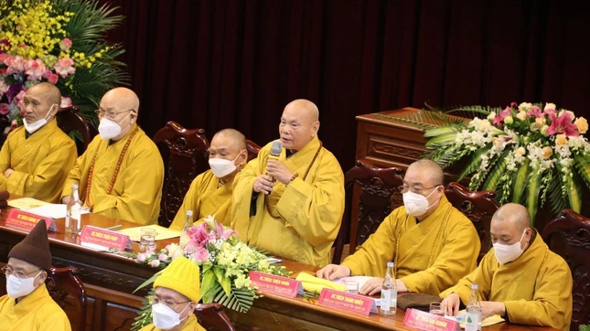 Chư tôn đức giáo phẩm lãnh đạo GHPGVN chứng minh buổi lễ