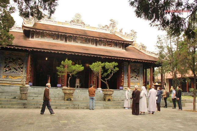 Một số người hay tin đã đến chùa Từ Hiếu từ sáng sớm Một số người hay tin đã đến chùa Từ Hiếu từ sáng sớm