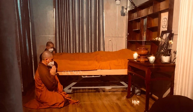 Tại nơi thiền thất Lắng Nghe yên tĩnh trong khuôn viên chùa Từ Hiếu