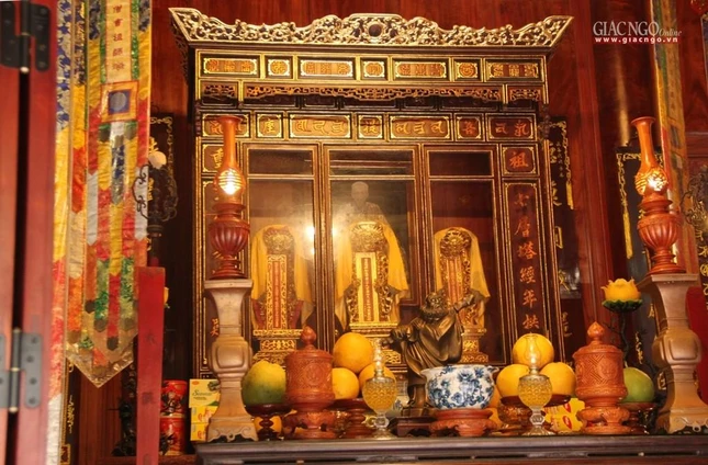 Lưu dấu bao thế hệ Tổ sư kế thế nối dòng mạng mạch Phật pháp Lưu dấu bao thế hệ Tổ sư kế thế nối dòng mạng mạch Phật pháp